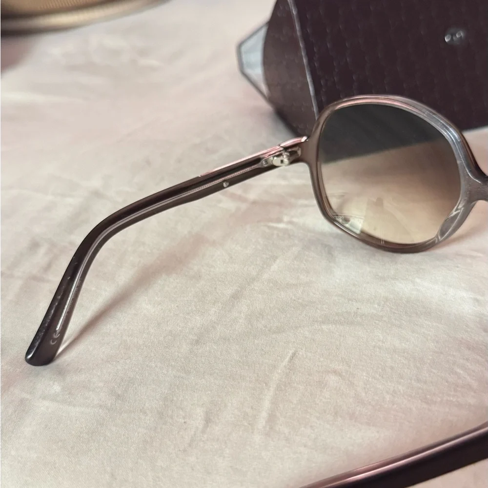 Gucci Elegant Brown Sunglasses - Picture 7 of 9